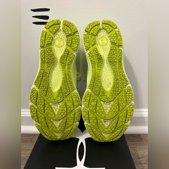 Women’s Under Armour shoes, size 7.5 - Picture 7 of 9